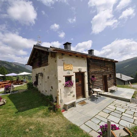 Mountain Chalet Scoiattolo By Livigno Accomodation Exterior photo