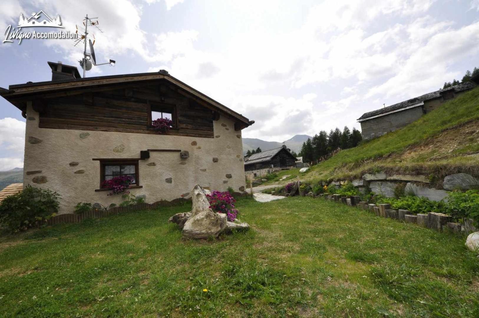 Mountain Chalet Scoiattolo By Livigno Accomodation Exterior photo